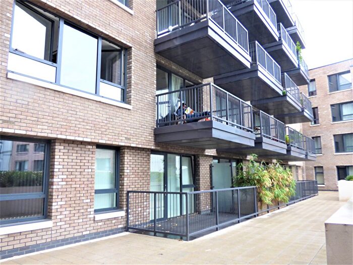 2 Bedroom Flat To Rent In Aurora Point East, Plough Way, Marine Wharf, Surrey Quays, SE16