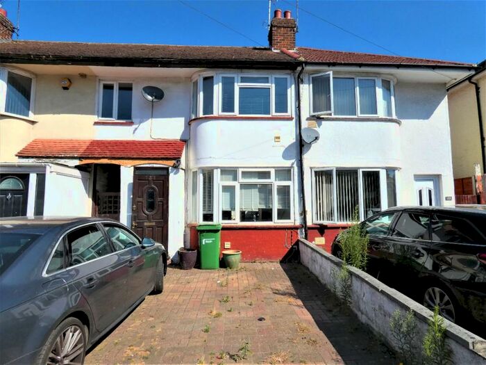 3 Bedroom Semi-Detached House To Rent In Bower Way, Slough, Berkshire, SL1