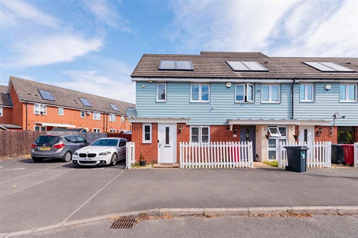 2 Bedroom End Terrace House For Sale In Eltham Avenue, Cippenham, SL1