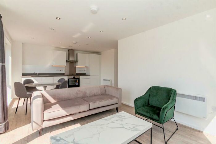 2 Bedroom Apartment To Rent In Empyrean, Salford, M7