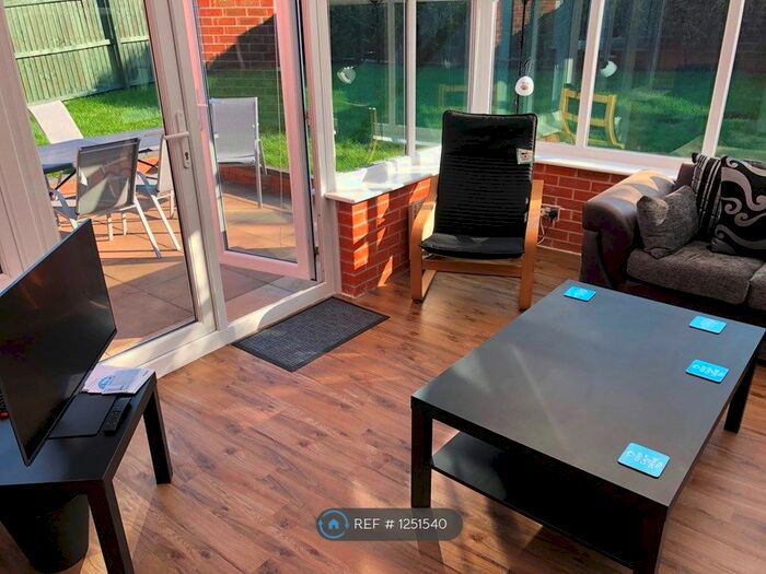 5 Bedroom Detached House To Rent In Brent Close, Newcastle-Under-Lyme ST5