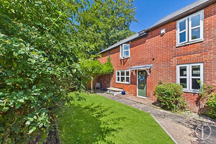 3 Bedroom Semi-Detached House For Sale In School Road, Twyford, SO21