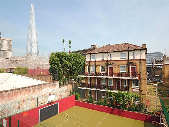 3 Bedroom Flat To Rent In Whites Grounds Estate, London, SE1