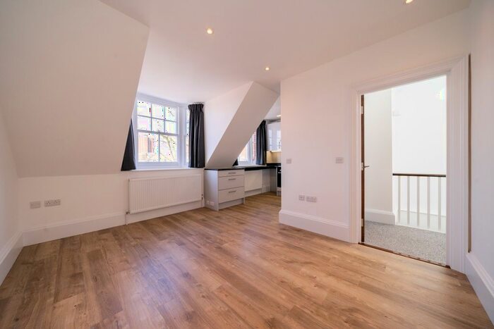 1 Bedroom Flat To Rent In Addison Gardens, London, W14
