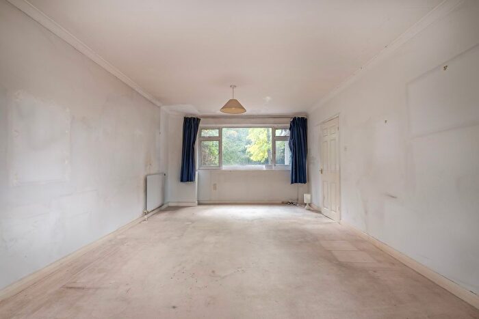 4 Bedroom Detached House For Sale In Martingales Close, Richmond, TW10