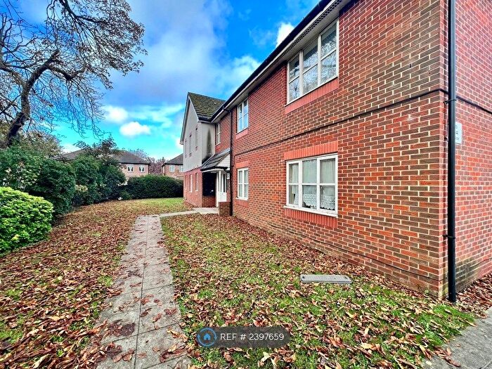 2 Bedroom Flat To Rent In Reid Close, Hayes, UB3
