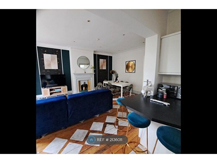 3 Bedroom Flat To Rent In Putney West Hill, London, SW15