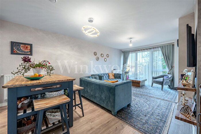 3 Bedroom Flat To Rent In Woodley Crescent, London, NW2