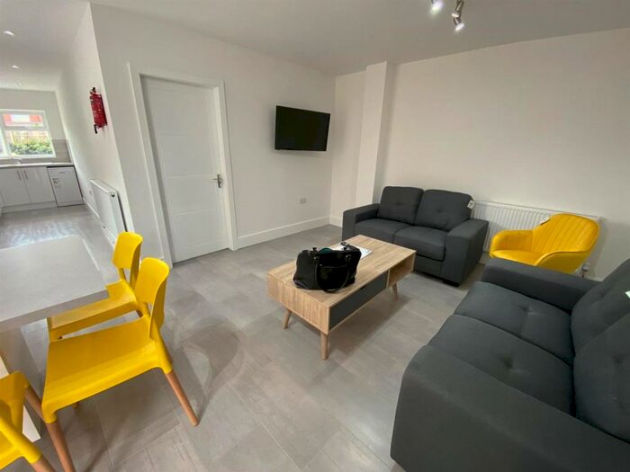 7 Bedroom Semi-Detached House To Rent In *&#ppw Excluding Bills* Queens Road East, Nottingham, NG9