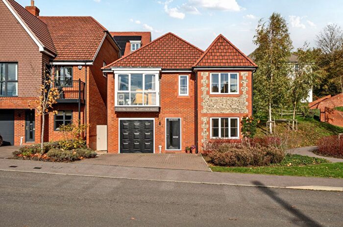 4 Bedroom Detached House For Sale In Sinclair Drive, Codmore Hill, Pulborough, RH20