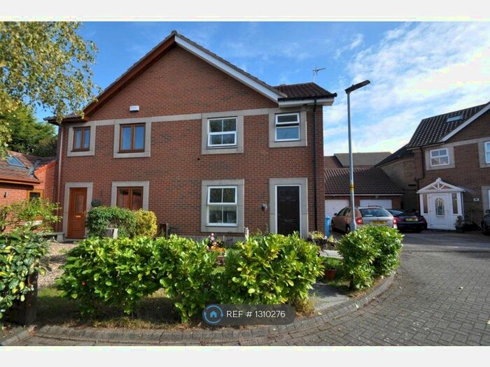 3 Bedroom Semi-Detached House To Rent In Ha'penny Bridge Way, Hull, HU9
