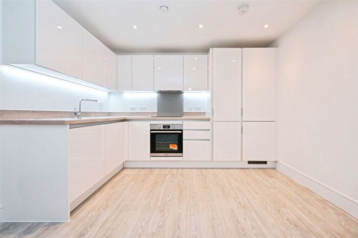 2 Bedroom Flat For Sale In Meridian Way, Southampton, Hampshire, SO14