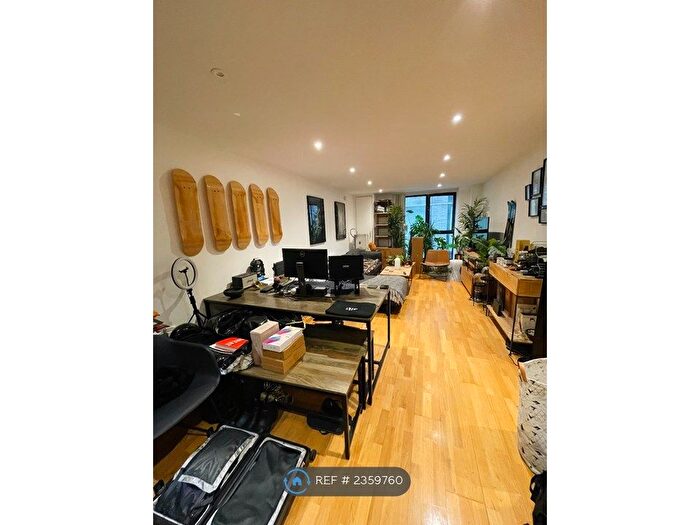 1 Bedroom Flat To Rent In Shoreditch High Street, London, E1