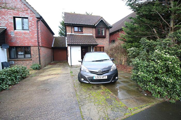 4 Bedroom Semi Detached House To Rent In Crowntree Close, Isleworth, Middlesex, TW7