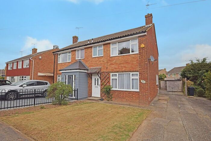 3 Bedroom Semi-Detached House To Rent In Marlborough Way, Kennington, TN24