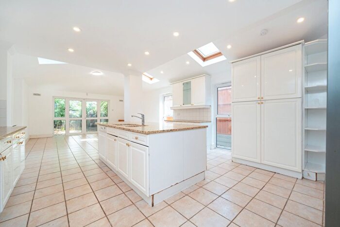 5 Bedroom Semi-Detached House To Rent In Johns Avenue, London, London, NW4