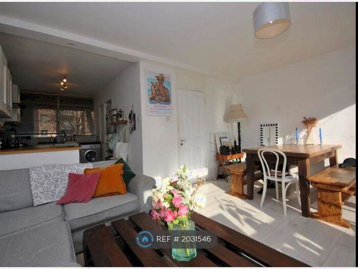 3 Bedroom Maisonette To Rent In Morton House, London, SE17