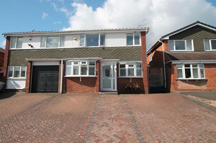 3 Bedroom Semi Detached House For Sale In Broadway Avenue, Halesowen, B63