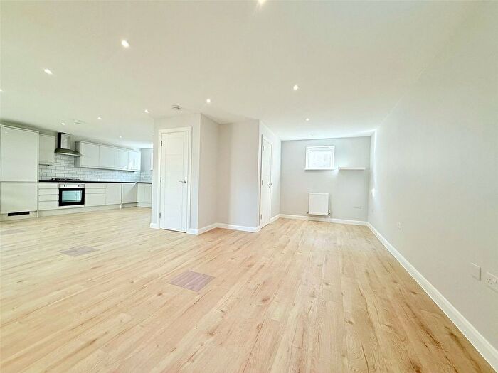 2 Bedroom End Of Terrace House To Rent In Napier Road, South Croydon, CR2