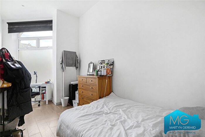 3 Bedroom Flat For Sale In Brecknock Road, Holloway, London, N19