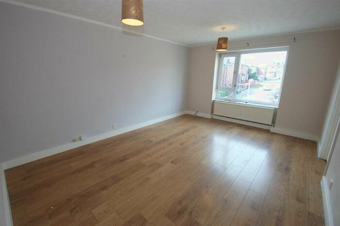 2 Bedroom Flat To Rent In St Marys Close, Leeds, LS12