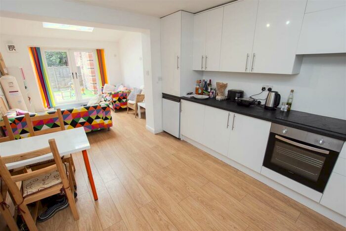 5 Bedroom House To Rent In Exeter Road, Birmingham, B29