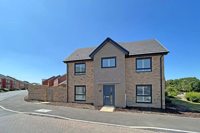 3 Bedroom Semi-Detached House To Rent In Dante Way, West Ewell, KT19