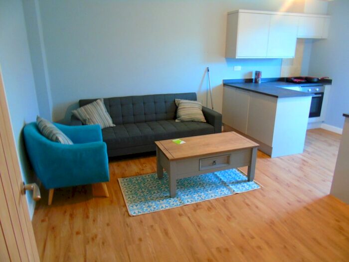 5 Bedroom Flat To Rent In Eastgate Street, Winchester, SO23