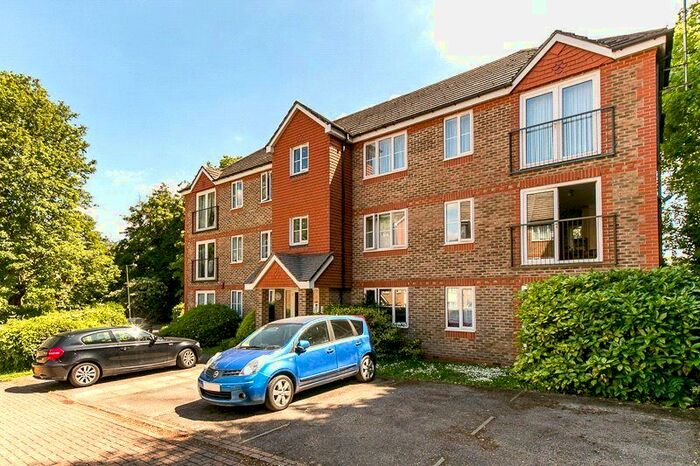 2 Bedroom Flat To Rent In Sevenoaks Close, Sutton, Surrey SM2