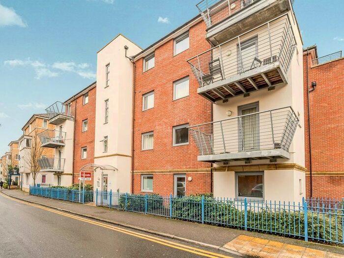 1 Bedroom Flat To Rent In West End Road, High Wycombe, HP11