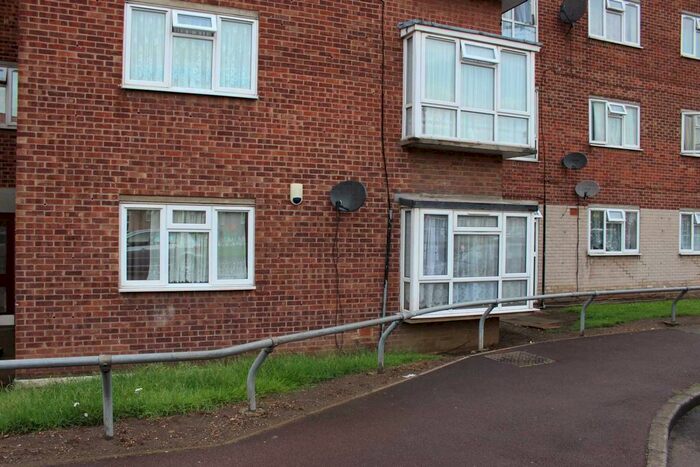 1 Bedroom Flat To Rent In Ibscott Close, Dagenham, Dagenham, RM10