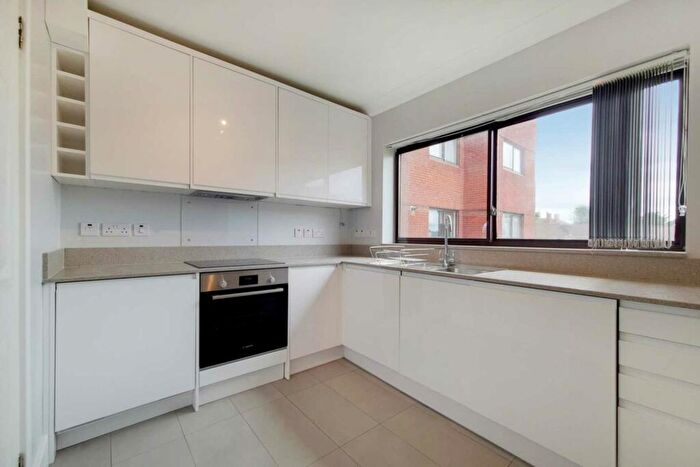 2 Bedroom Apartment To Rent In Spencer Close, Finchley, N3