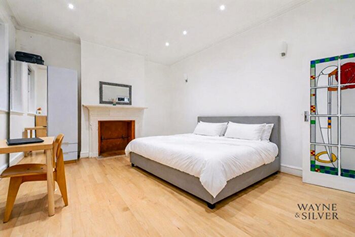 Apartment To Rent In Frognal, Hampstead, NW3