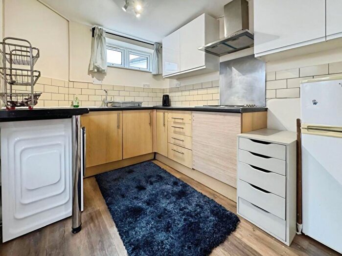 Studio To Rent In Dean Drive, Stanmore, HA7