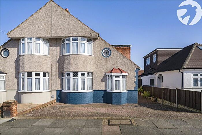 4 Bedroom Semi Detached House For Sale In Wentworth Drive, West Dartford, Kent, DA1