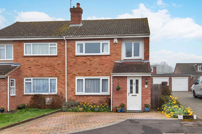 3 Bedroom Semi Detached House For Sale In Poplar Walk, Meopham, Gravesend, Kent, DA13