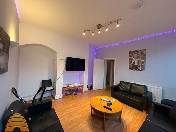 7 Bedroom House To Rent In Whitby Avenue, Manchester, M14