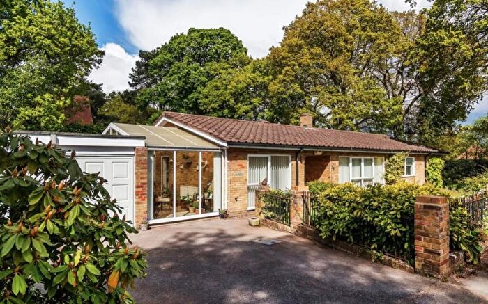4 Bedroom Bungalow To Rent In Hare Hill Close, GU22