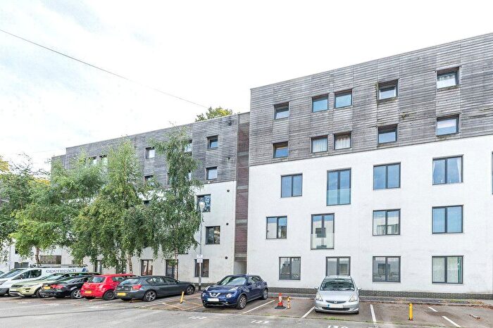 1 Bedroom Flat For Sale In Godstone Road, Whyteleafe, Surrey, CR3
