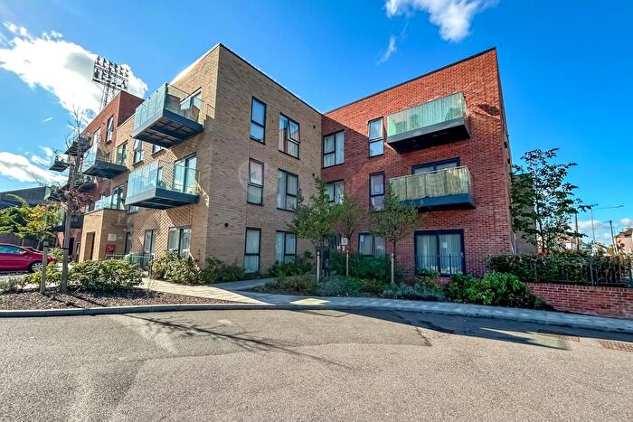 2 Bedroom Flat For Sale In Prospect Place, Fairfax Drive, Westcliff-On-Sea, SS0