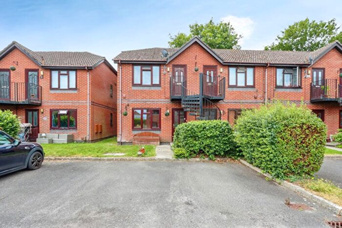 1 Bedroom Flat For Sale In Rosemary Gardens, Poole, Dorset, BH12