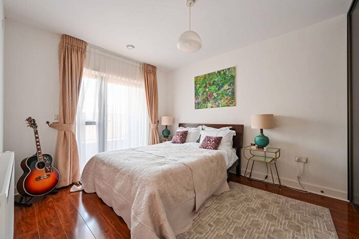 3 Bedroom Maisonette For Sale In Headbourne House, Walthamstow, London, E17