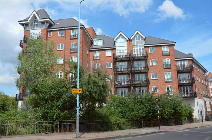 2 Bedroom Flat To Rent In High Street, Brentford, TW8