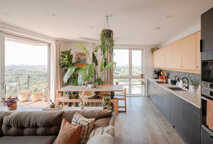 2 Bedroom Flat For Sale In Beck Square, Leyton, London, E10