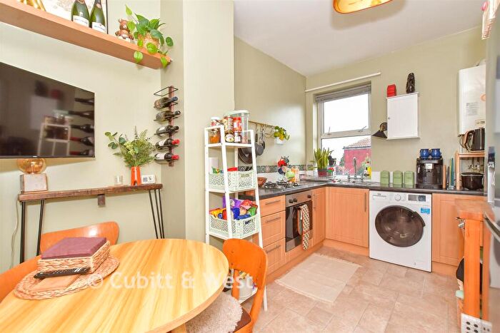 1 Bedroom Apartment For Sale In Milton Road, Southsea, Hampshire, PO4