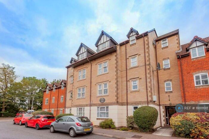 2 Bedroom Flat To Rent In Sherwood House, Reading, RG1