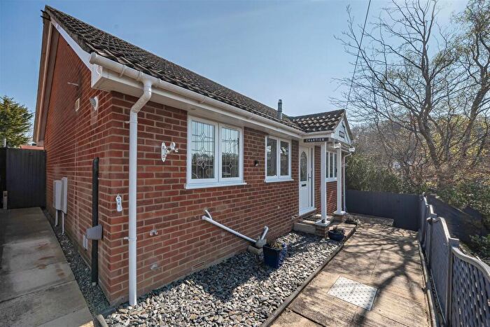2 Bedroom Bungalow For Sale In Hancombe Road, Sandhurst, Berkshire, GU47
