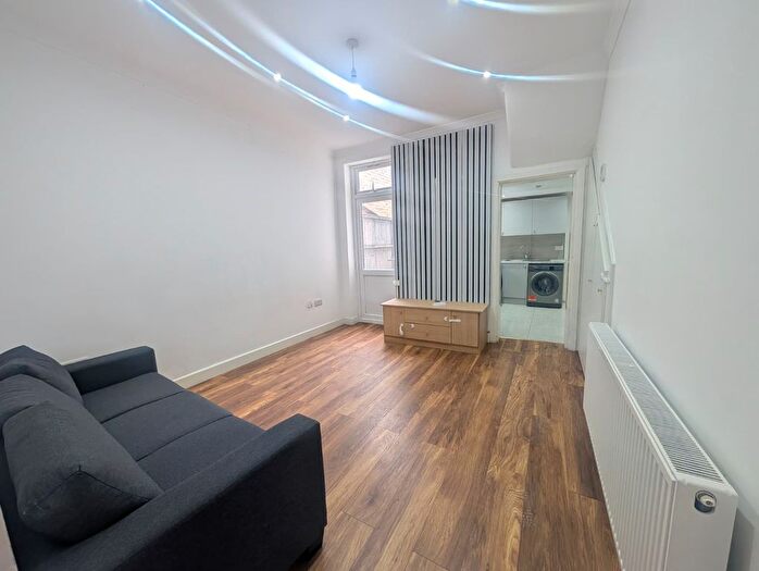 2 Bedroom Flat To Rent In Grange Road, Southall, UB1