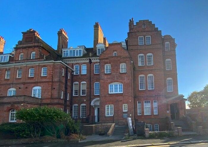 2 Bedroom Flat To Rent In Pevensey Road, TN38