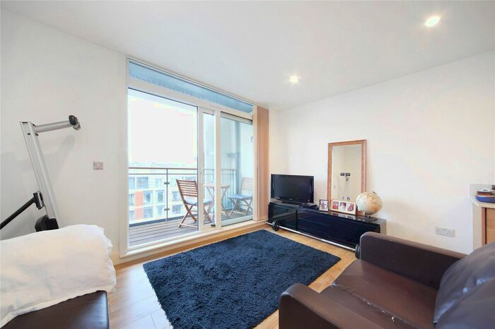 1 Bedroom Flat To Rent In Cornell Square, Stockwell, London, SW8